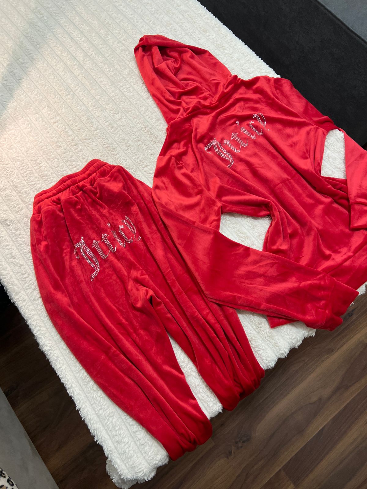 Auraly Juicy Velvet Set